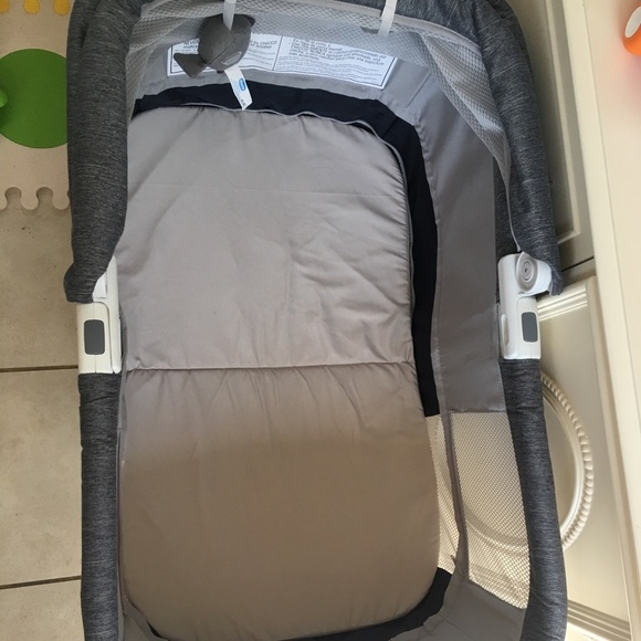 Chicco Lullago Deluxe Portable Bassinet - Picture 3 of 3